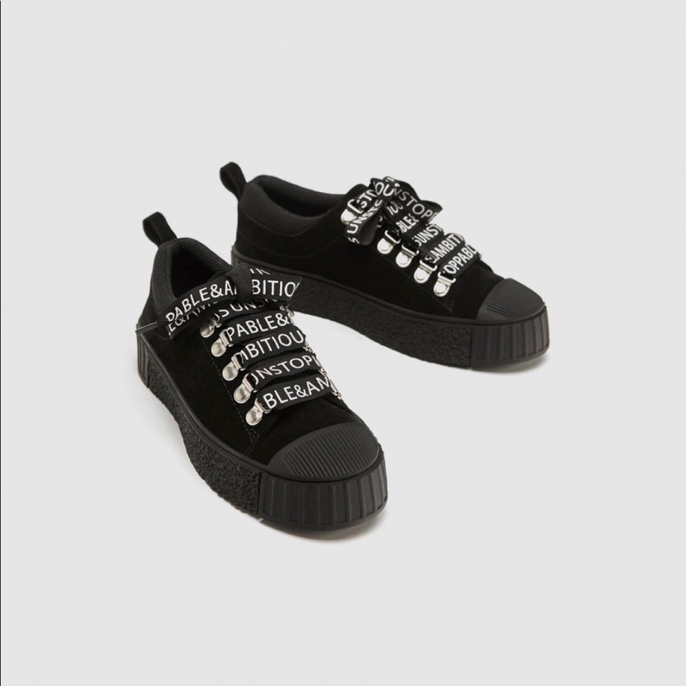 Black platform sneakers🖤